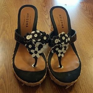 Arizona wedges black and white